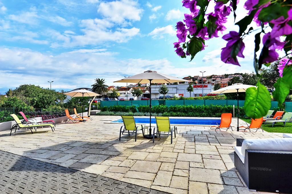 Bretia Apartments Sutivan Bagian luar foto