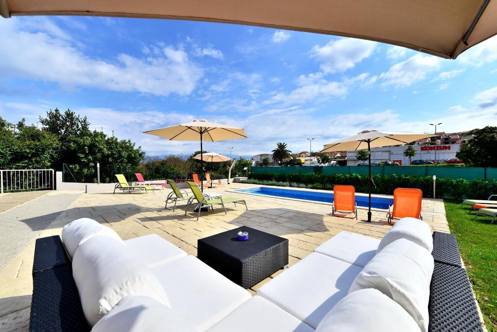 Bretia Apartments Sutivan Bagian luar foto