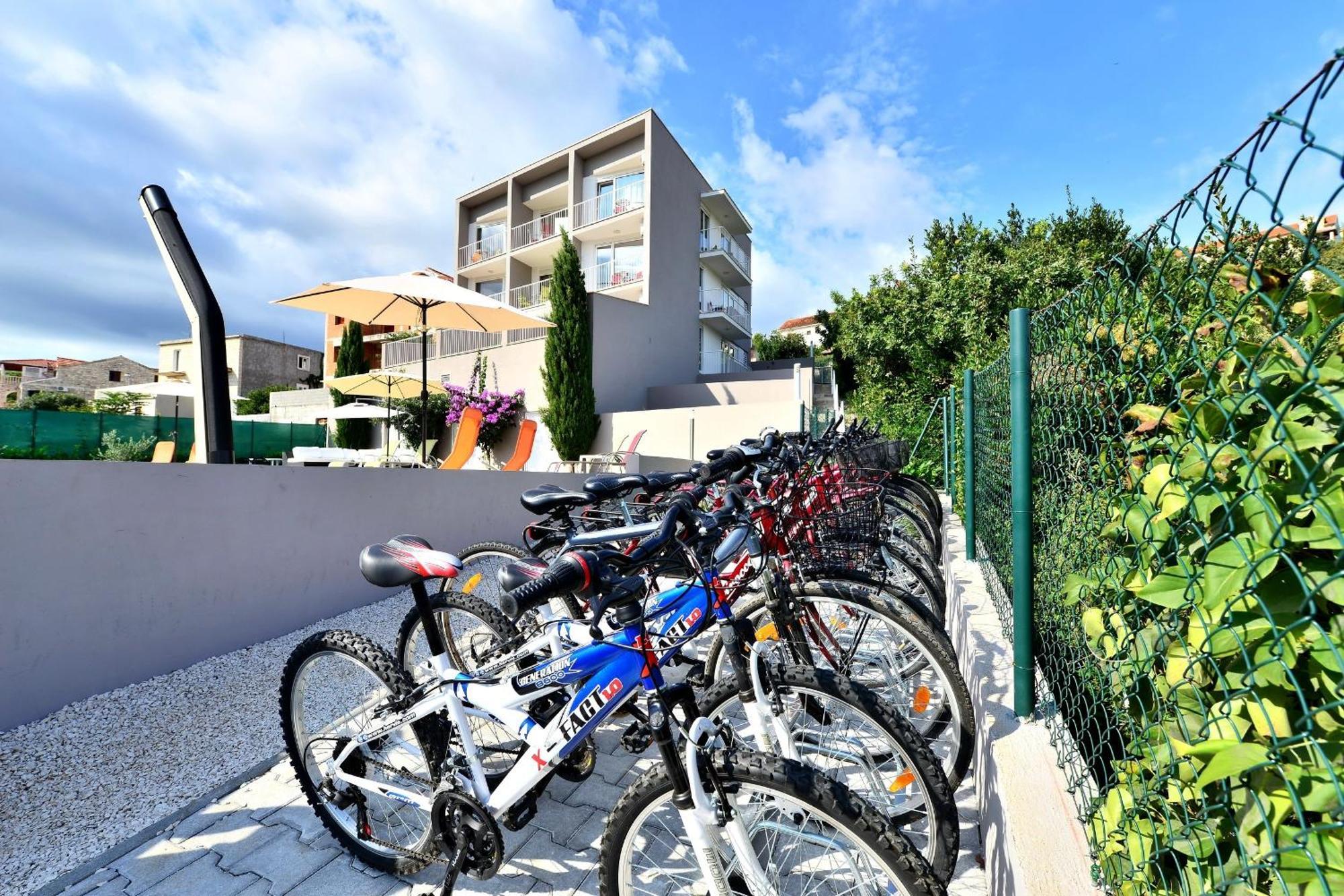 Bretia Apartments Sutivan Bagian luar foto
