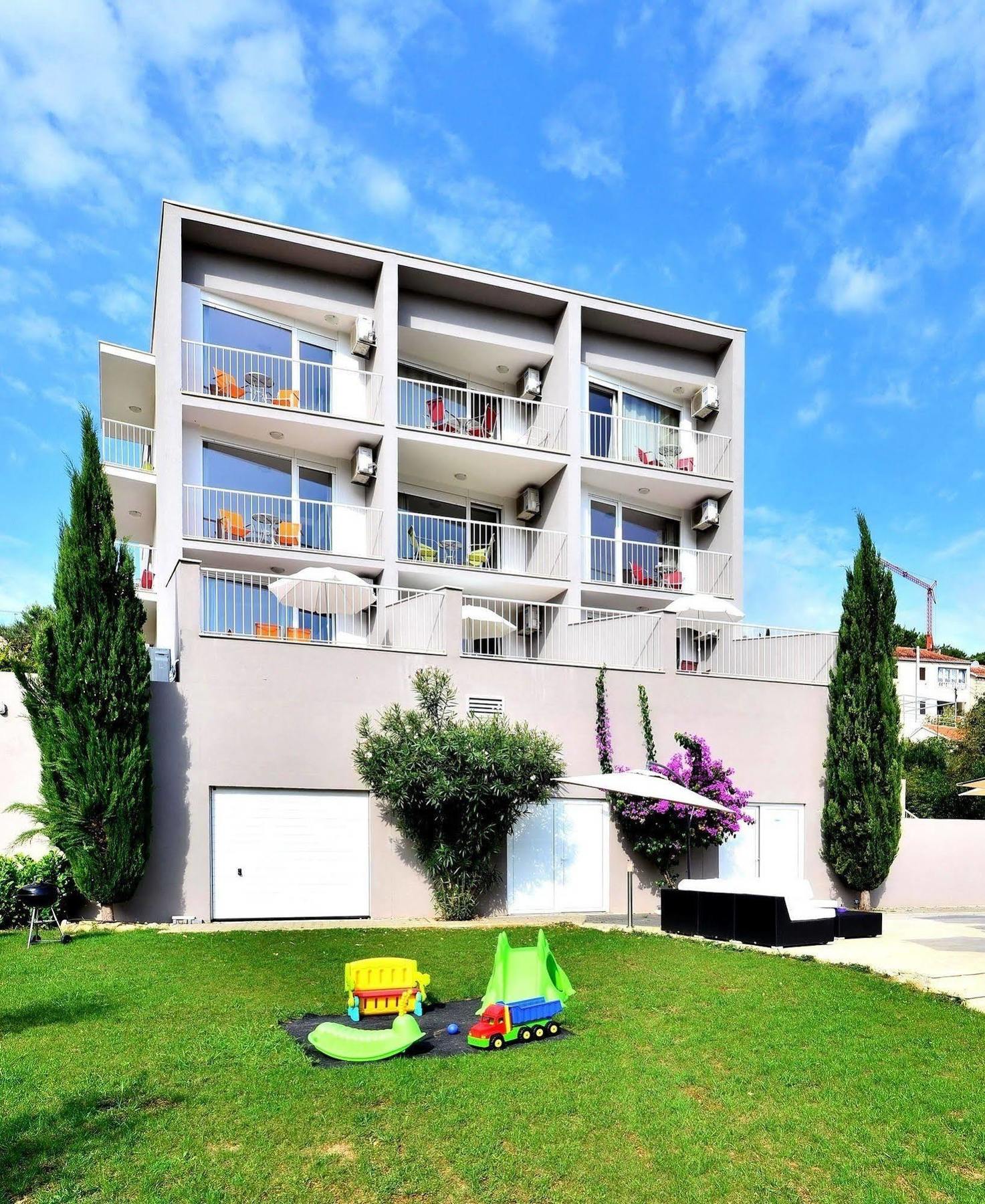 Bretia Apartments Sutivan Bagian luar foto